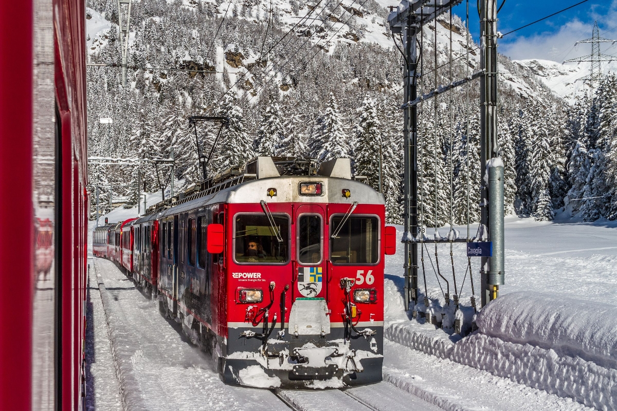 Abe 4/4 III im Bahnhof Cavaglia