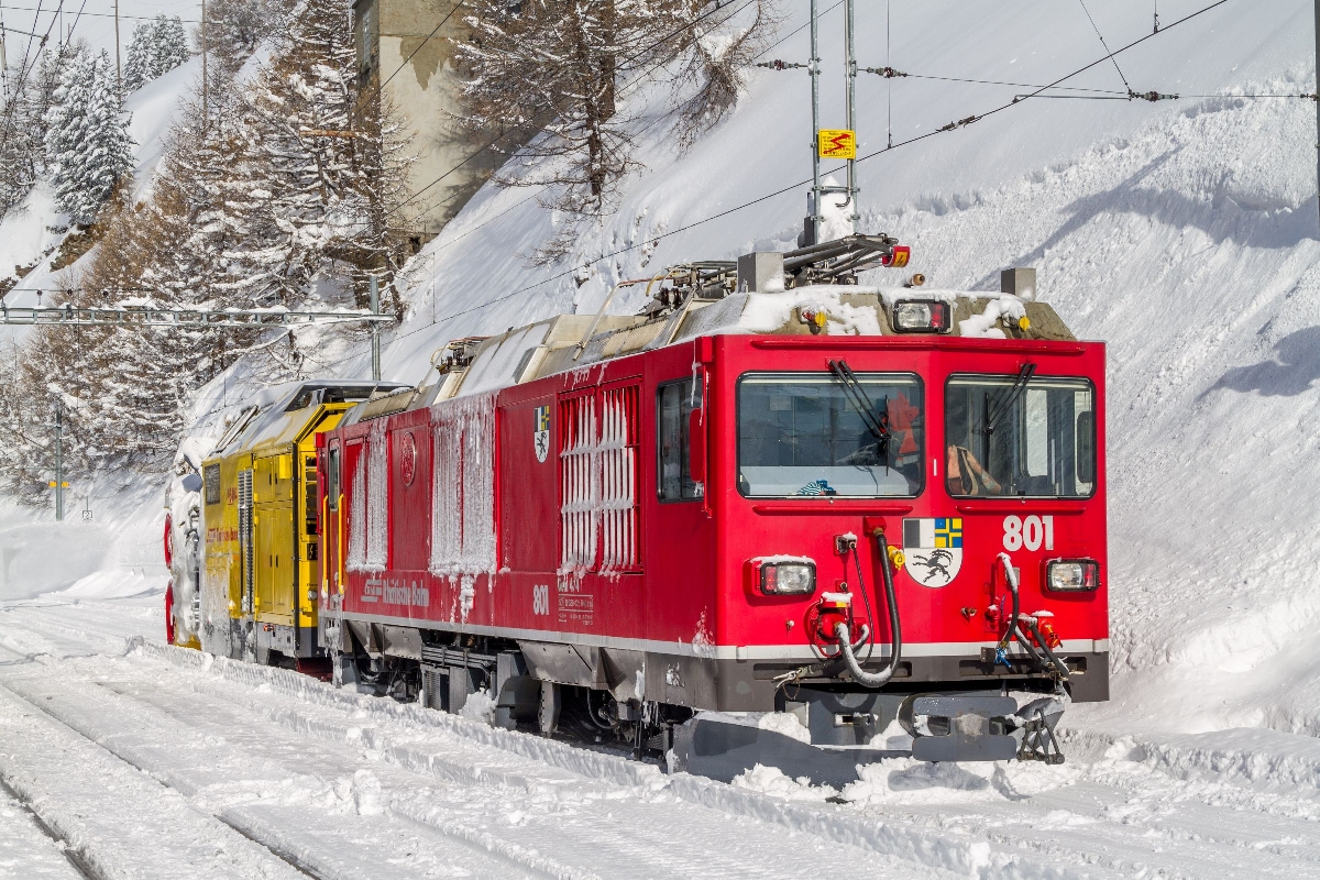 Abe 4/4 III im Bahnhof Alp Grüm