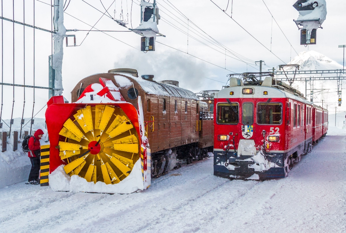 Xrotd 9213 und Abe 4/4 III